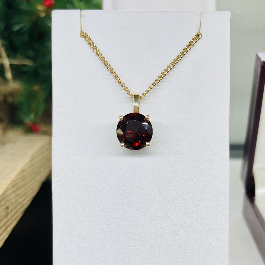 9ct Yellow Gold Round Garnet Pendant